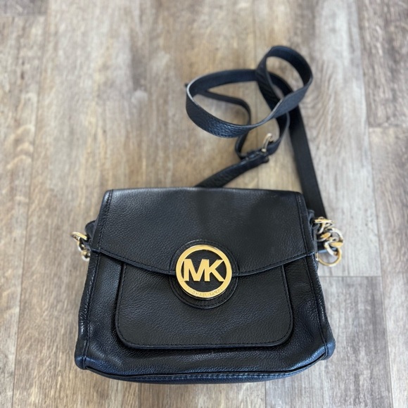 Michael Michael Kors Chain-linked Pebbled Leather Crossbody Bag - Black & Gold - Picture 10 of 12
